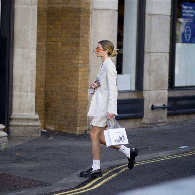Los mocasines se llevan con calcetines, fíjate en estos looks de Instagram