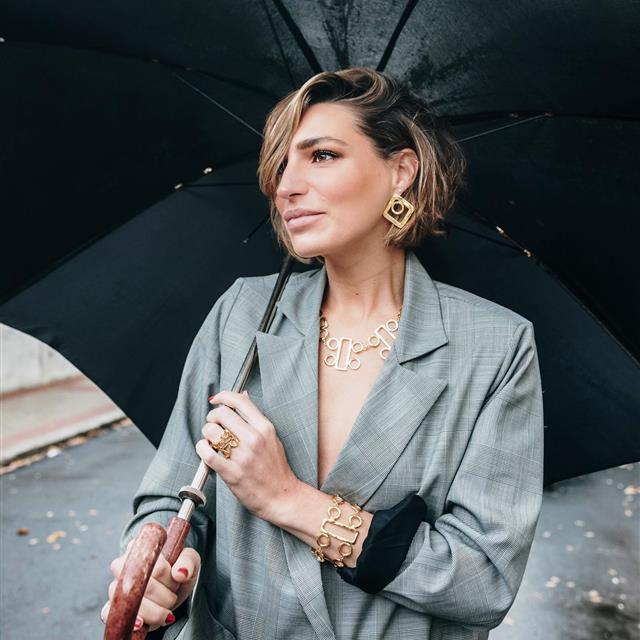 Este corte de pelo es tan cómodo y fácil de peinar que no te importarán los días de lluvia