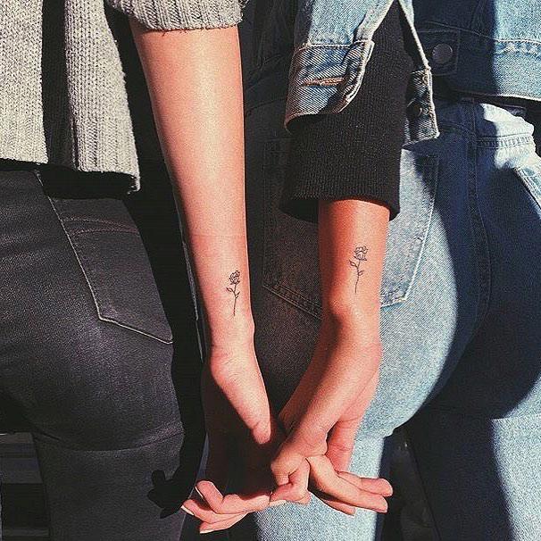 Tattoo ‘fine line’ de una rosa