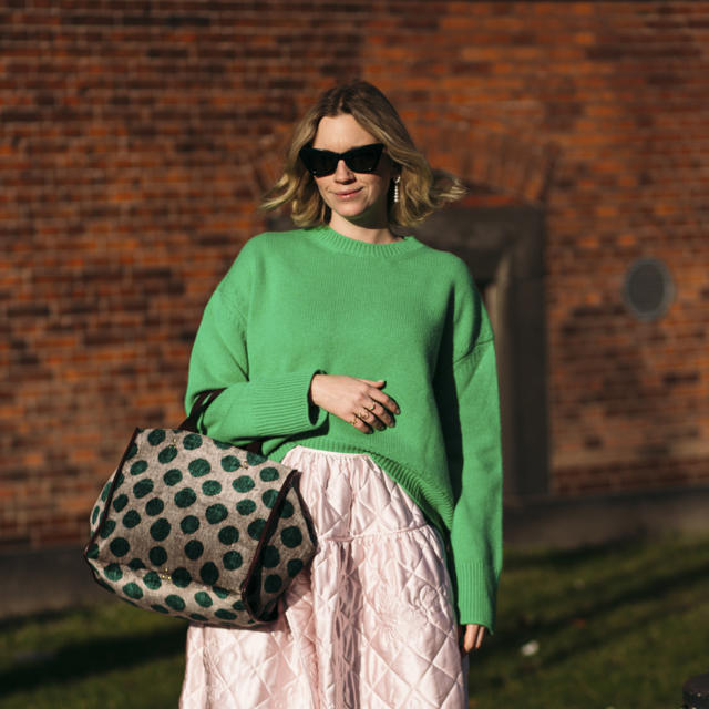8 jerséis básicos de Sfera súper bonitos para llevar sin parar en otoño e invierno: con colores, detalles y cuellos tendencia