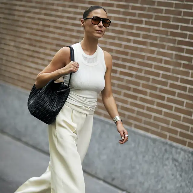 Adiós pantalones pitillos: 10 pantalones anchos de Zara, fresquitos y cómodos que disimulan barriga