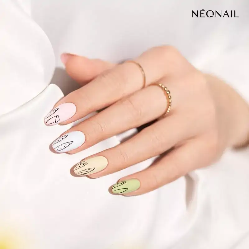 Manicura colores pastel