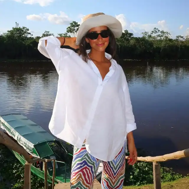 10 'looks' con blusas blancas para esta primavera: desde uno en tendencia hasta un clásico (VÍDEO)