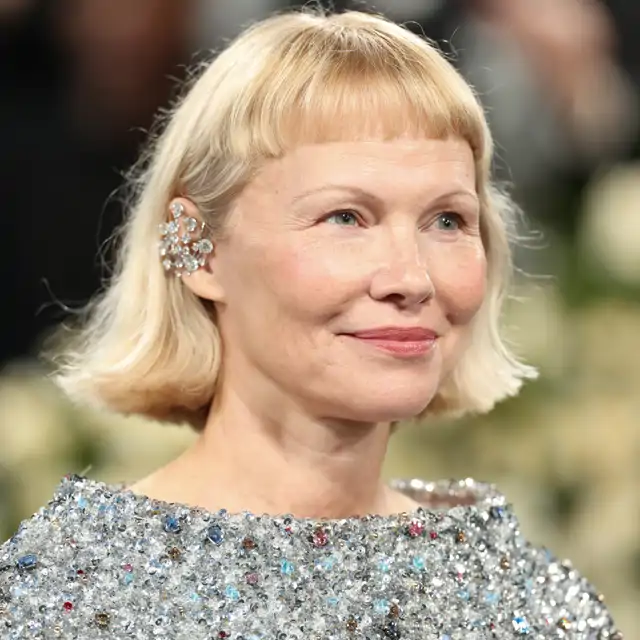 Estas son las mejores bases de maquillaje para las mujeres de 50 años (VÍDEO)