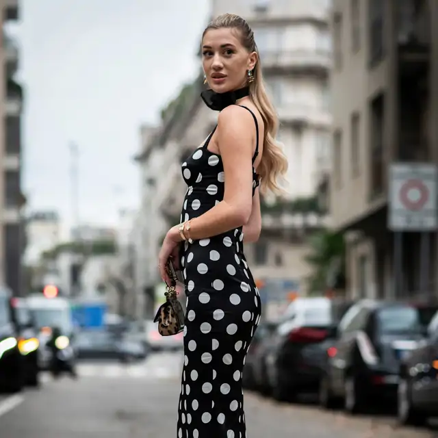 Ni flores ni rayas: hoy en Zara el estampado de lunares es el favorito de las expertas en moda y estas son las 8 prendas que más triunfarán en verano